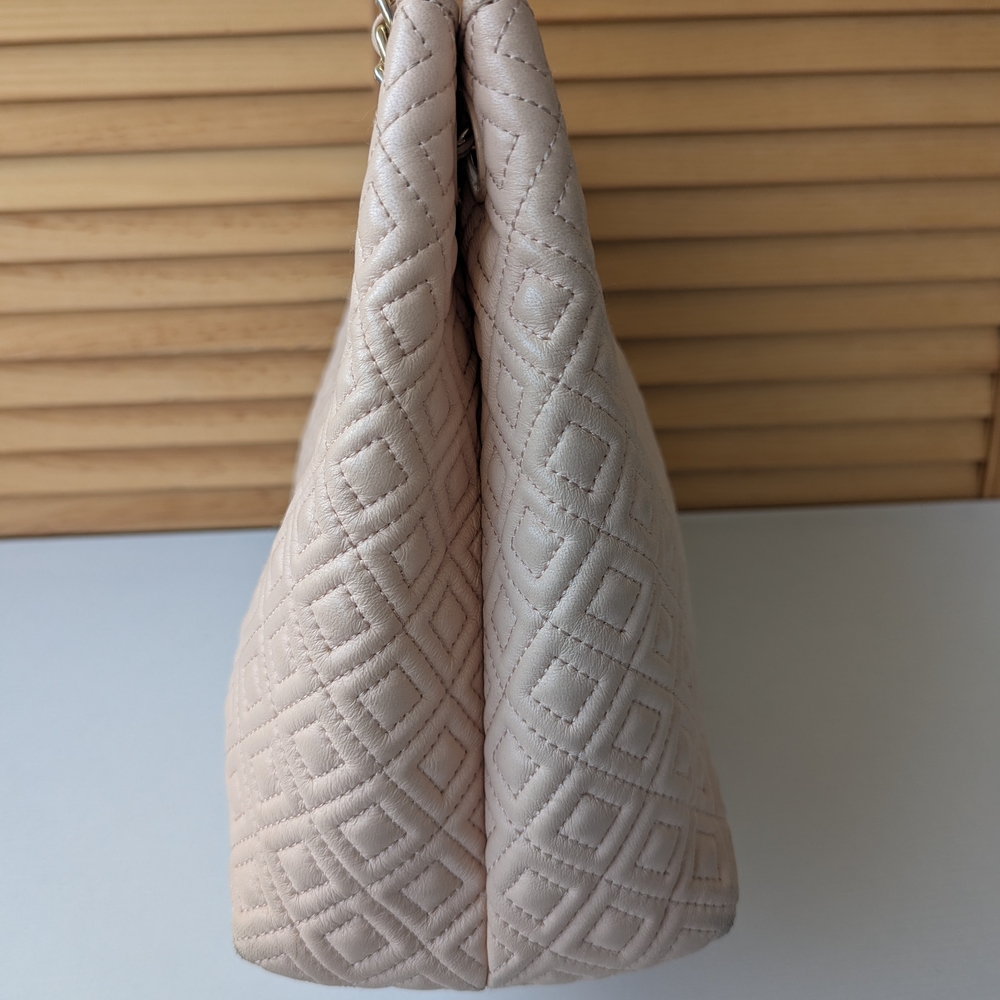 Tory Burch Quilted Cream Shoulder Bag - Picture 6 of 16